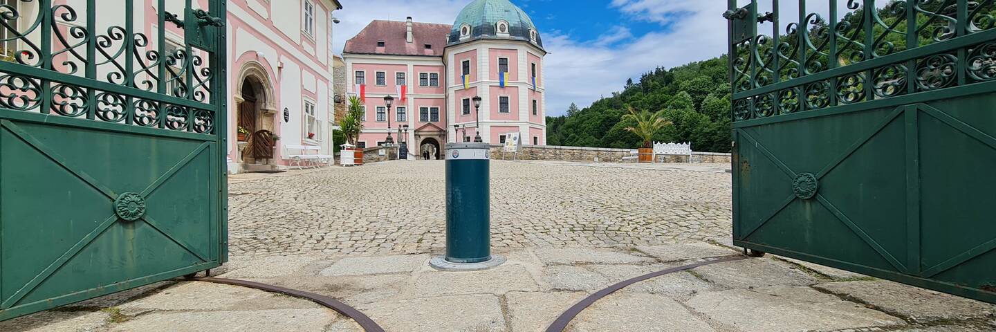 Výsuvné sloupy jako bezpečné a elegantní řešení zákazu vjezdu