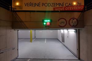 Navigační systém s ultrazvukovým detektorem a LED světlem