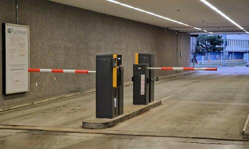 Parking system for a car park with continuous operation 24/7