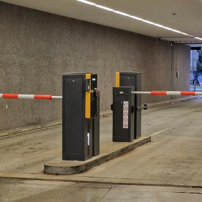 Parking system for a car park with continuous operation 24/7