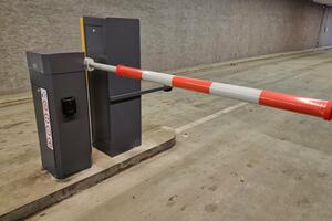 Parking system for a car park with continuous operation 24/7