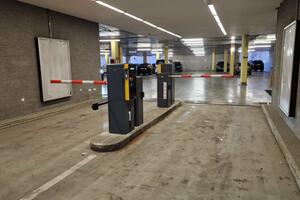 Parking system for a car park with continuous operation 24/7