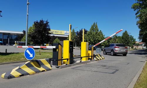 Automatic parking system to control the supermarket parking lot