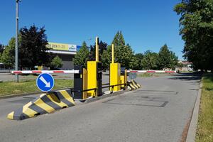 Automatic parking system to control the supermarket parking lot