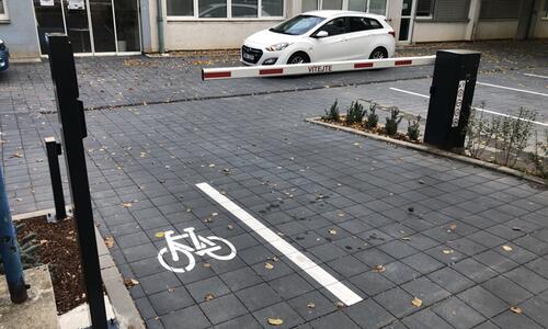 Небольшая система парковки для частной клиники в Брно