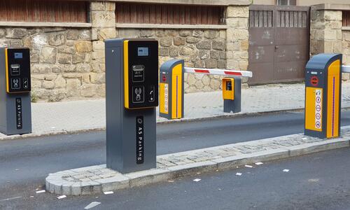 Fully self-sufficient parking system with self-service cash registers and license plate reader