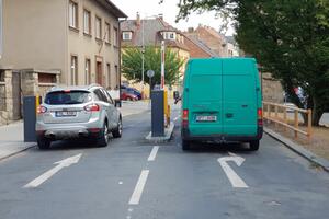 Fully self-sufficient parking system with self-service cash registers and license plate reader