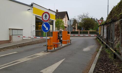 A simple and smaller parking system at the Albert supermarket