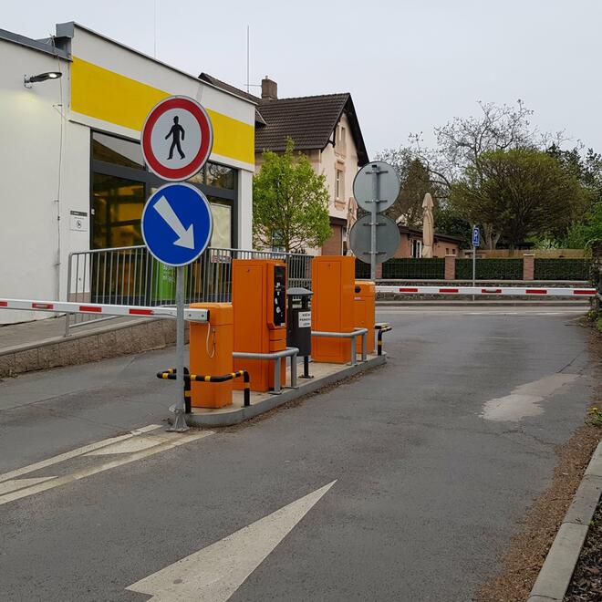 Простая и компактная система парковки в супермаркете «Альберт».