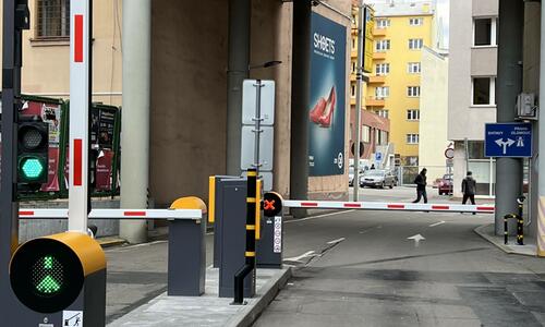 A smart parking system at the entrance to the parking garage with a mouse trap