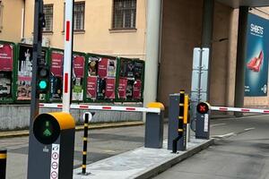 A smart parking system at the entrance to the parking garage with a mouse trap