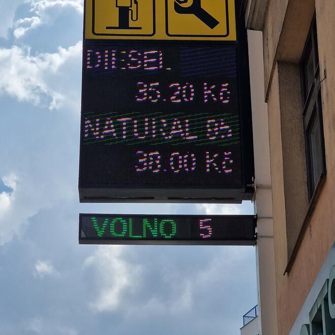 Inteligentní tabule pro zobrazení stavu parkoviště
