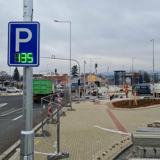 Inteligentní tabule pro automatické počítání volných parkovacích míst