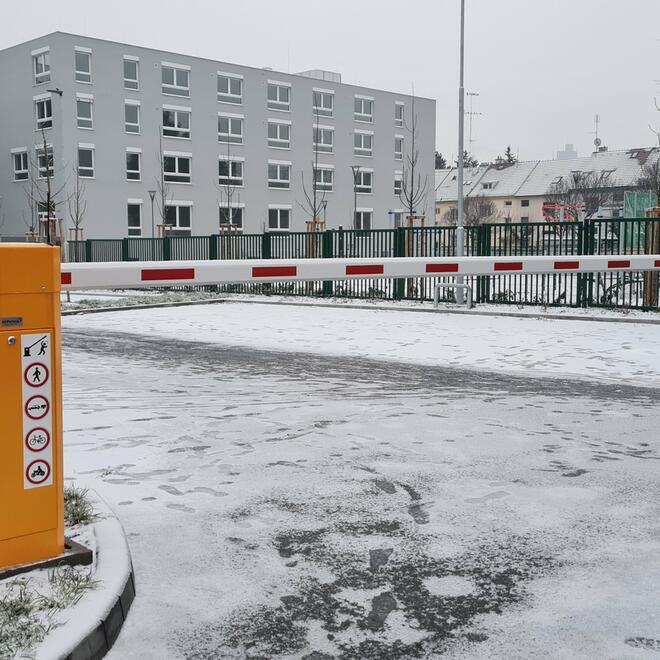 Parkoviště u bytů zvláštního určení a pobočky KJM