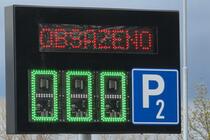 LED informační tabule s inteligentním počítadlem volných/obsazených míst v areálu Iveco Vysoké Mýto - #2