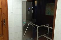 Turniket s integrovaným mincovníkem a platebním terminálem