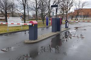 Multi-entry automatic parking system at the hotel