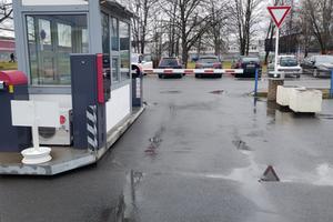 Multi-entry automatic parking system at the hotel