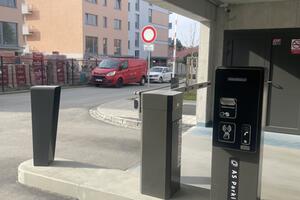 Parkovací systém v parkovacím domě poblíž centra Kroměříže