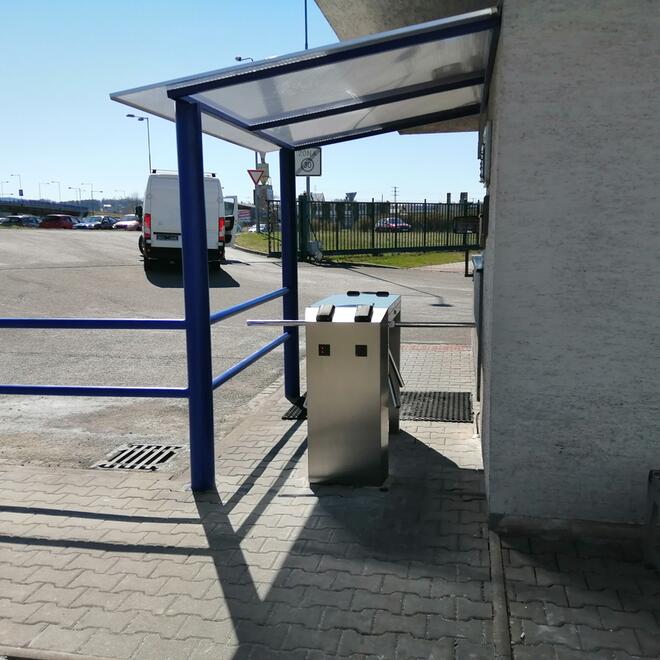 Two-way double turnstile to enter the company premises