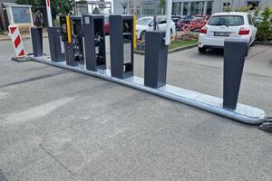 Self-service parking system with license plate recognition