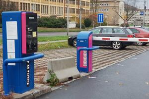 Parkovací systém s automatickou pokladnou u zlínské kliniky