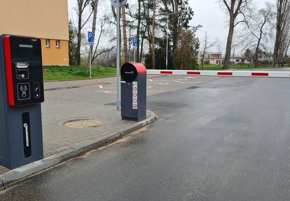 Cena za parkovací závoru se tvoří na míru a odvíjí se od představ a nároků na závoru | Cena závory (automatické, parkovací, vjezdové závory)